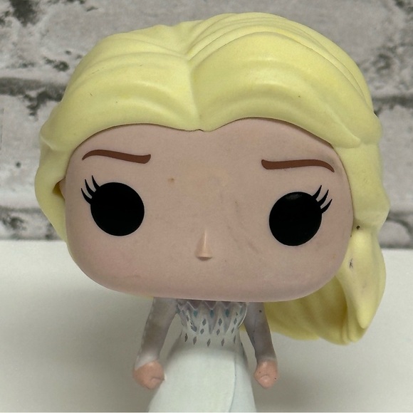 Funko POP! Frozen II ELSA #597 Vinyl Figure 2019 - Picture 2 of 10